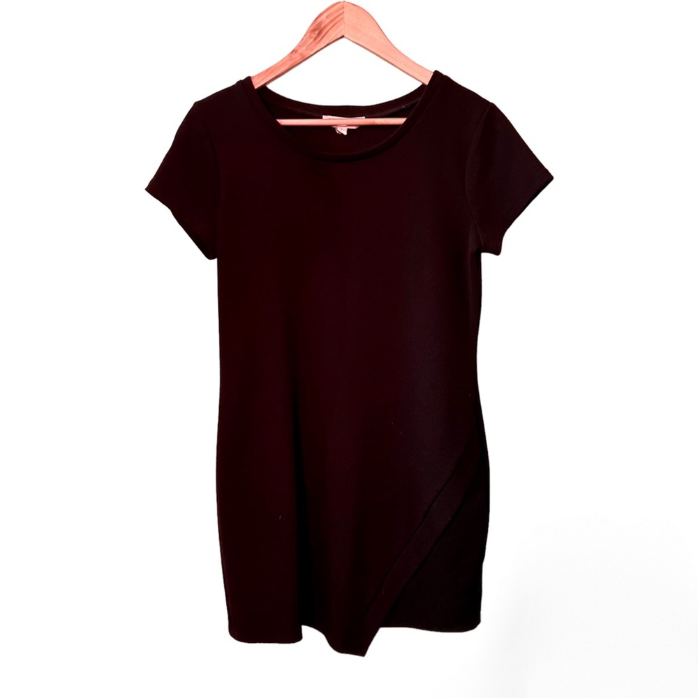 Little black dress! Cute dress. Just never wore it. No flaws! Pretty on.